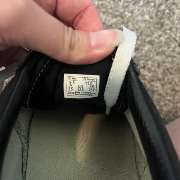 Men’s black Vans size 8.5 - Picture 5 of 5